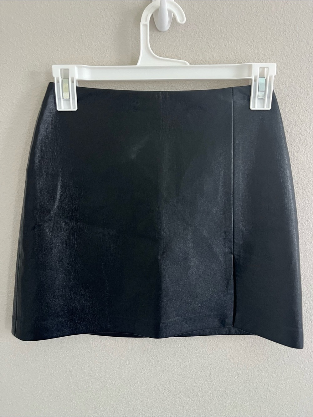 Aritzia Sun-deh Black Faux Leather Mini Skirt Size 00